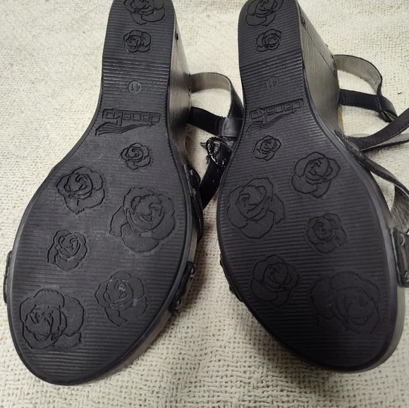 Dansko Black Strappy Sandals Versatile Comfort - Picture 5 of 8